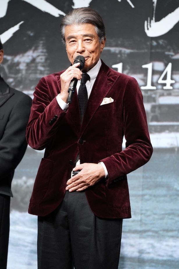 会場を見渡し、感謝を伝える舘