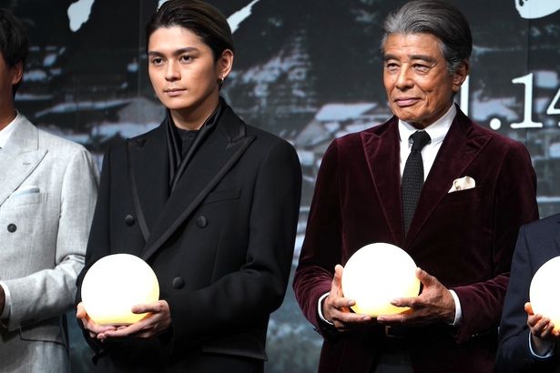 丸いLEDライトは優しい光を放っていた