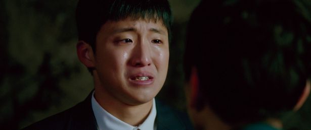 主人公ドンジュンの少年時代を演じた『このろくでもない世界で』、『脱走』のホン・サビン