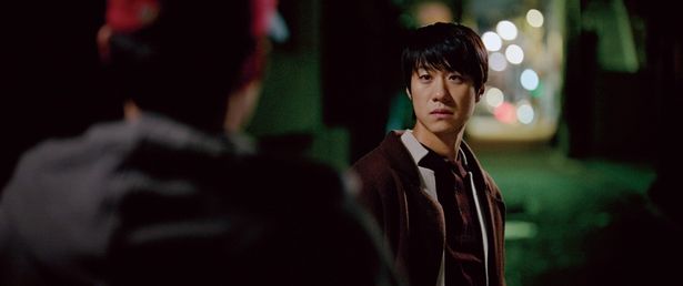 【写真を見る】主人公のドンジュンを演じた『あしたの少女』のシム・ヒソブ