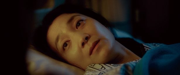 ドンジュンの母役の「イカゲーム」や「涙の女王」のキム・ジュリョン