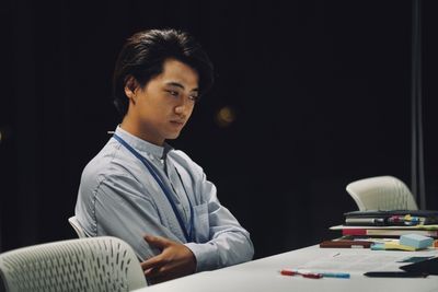 高校1年生の夏に、同級生の陸と心が入れ替わってしまったまなみ(『君の顔では泣けない』)