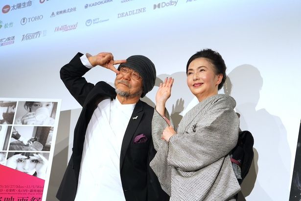 押井監督のキュートなポーズに会場も盛り上がっていた