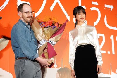 映画『エディントンへようこそ』(12月12日公開)のジャパンプレミアでの舞台挨拶に登壇したアリ・アスター監督と河合優実