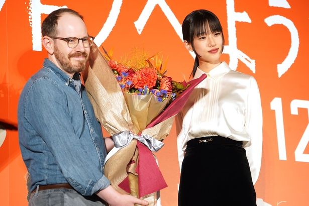 アスター監督から「一緒に撮りましょう！」と言われた河合は「記事に書いてください！」とリクエスト