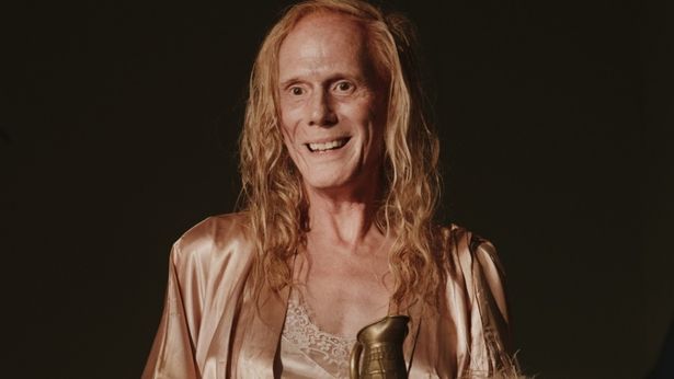 “妖精の粉”の中毒になってしまったティンカー・ベルも(『ネバーランド・ナイトメア』)