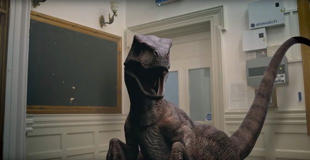 モンスターパニックなど、あらゆるB級映画を手掛けている(『Dinosaur Hotel』)