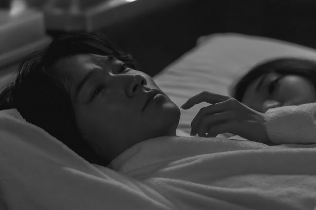 【写真を見る】矢添と紀子の奇妙な関係性をとらえた場面写真も解禁