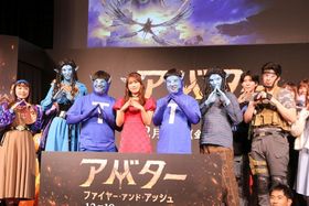 映画『アバター：ファイヤー・アンド・アッシュ』ハロウィーンイベントにチョコプラ＆渋谷凪咲が登場。観客も仮装を楽しんで記念撮影！