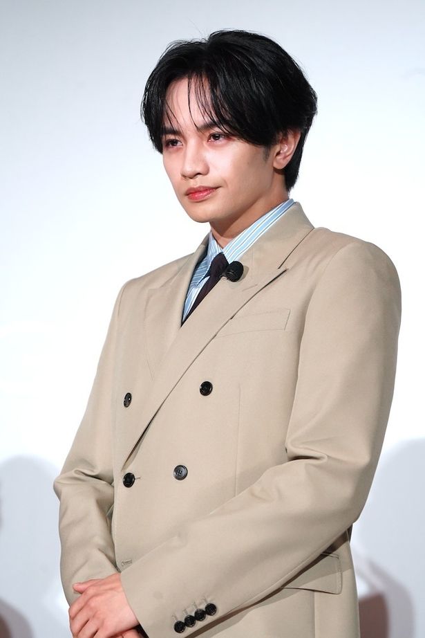 ゼインに英語で質問する場面も