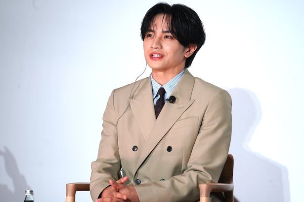 「時代の変容の真っ只中にいる」と語った