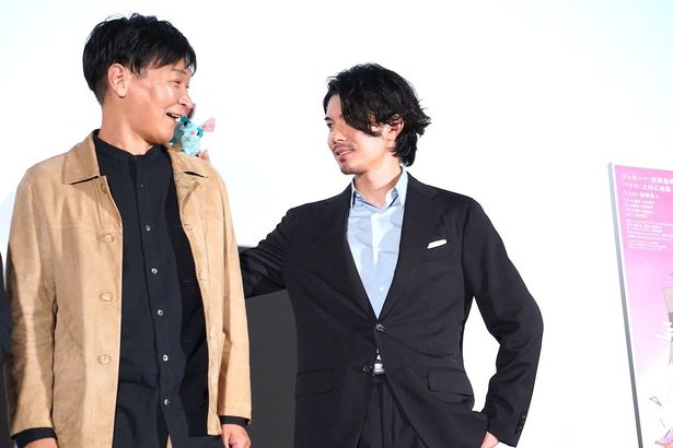 フォトセッション前には監督の肩にシエロをのせてニコニコの2人