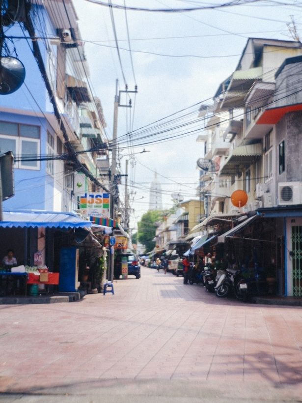 エキゾチックで開放的な雰囲気に満ちたタイの街並み
