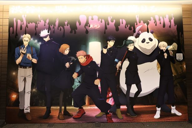 キャラクターが集合したフォトパネル前で写真を撮りたい！