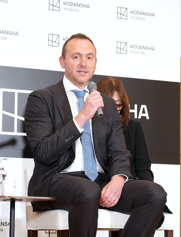 プロデューサーのゴンダ氏が最高執行責任者(COO)を務める