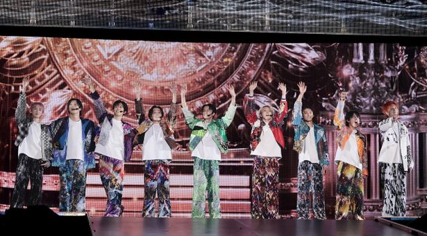 5位は超特急のライブドキュメンタリー映画『超特急 The Movie RE:VE』