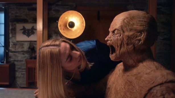 【写真を見る】不気味すぎる木製マネキンに驚愕！