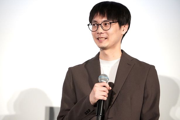 メガホンを取った坂下雄一郎