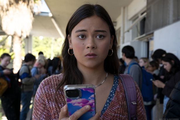 【写真を見る】スマホに映った“アイアの暴走”に気づき不安に慄く長女