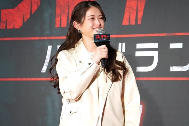 早見の声が好きすぎて近寄れない！と少し離れて拝むような仕草を見せる場面も