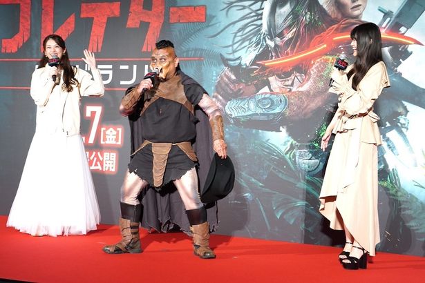 気合の特殊メイクで元気にあいさつしたハリウッドザコシショウ