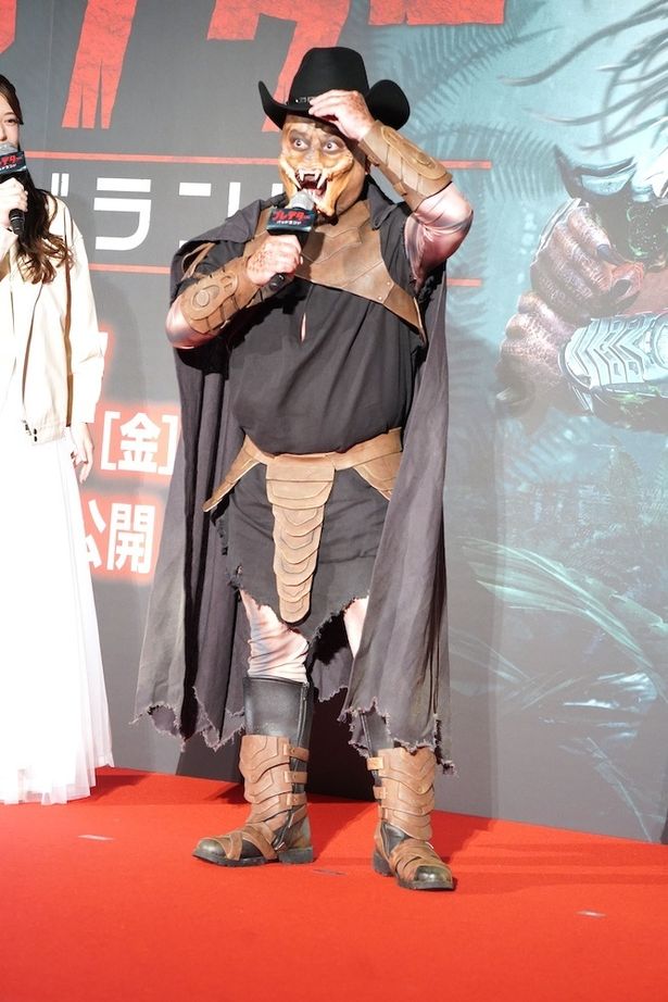 おなじみのハットで正体がわかる観客も