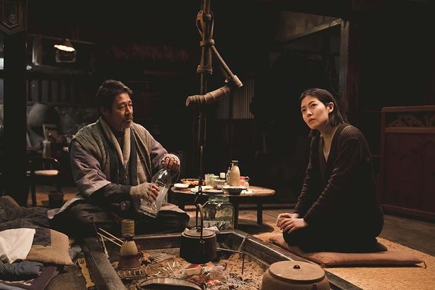 山の奥深くに佇む古宿に辿り着く李