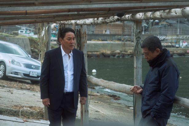 三浦を恩人として慕う河村組の組員にはピエール瀧が扮する