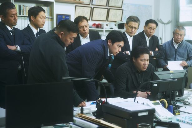 一ノ瀬ワタルは幸太が働く警察署の先輩刑事役を演じる