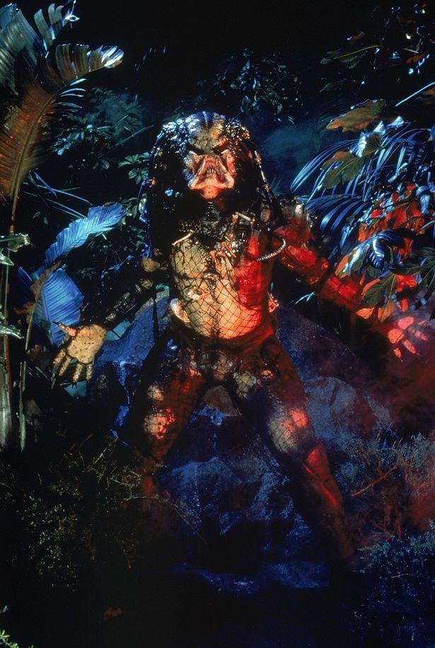 【写真を見る】世界に衝撃を与えた恐ろしくも魅力あふれるプレデターの造形！(『プレデター』)