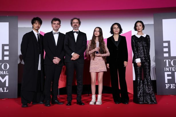 『パレスチナ36』のワーディ・エイラブーニとコンペティション部門の審査委員たち