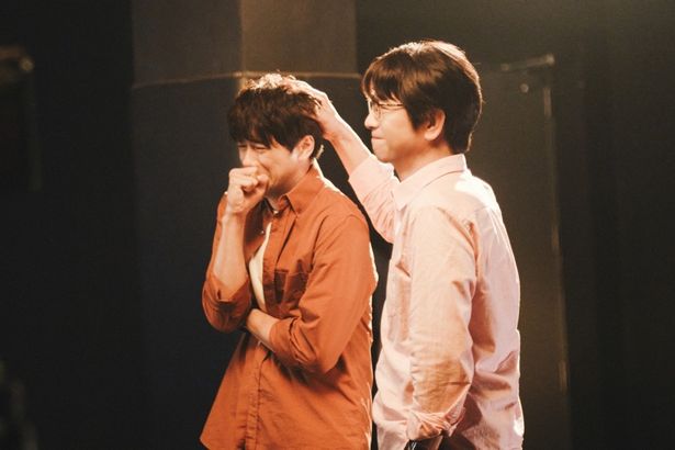 あふれる想いをこらえきれないソウタを慰めるジン