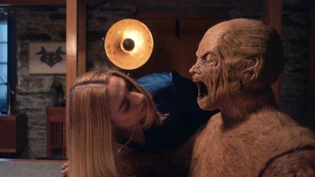 【写真を見る】木の人形が大暴れ！『視える』に影響を与えた作品は？