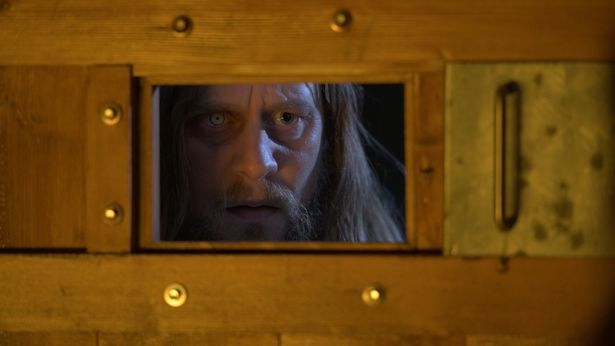 容疑者と思われたオリンも怪死を遂げ…(『視える』)