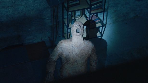 呪術によって動きだした人形が襲いかかる人物とは！(『視える』)