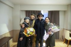 山田洋次最新作『TOKYOタクシー』倍賞千恵子＆木村拓哉、演技成功でハイタッチ！現場の優しさと緊張感を捉えたメイキング映像＆メイキング写真