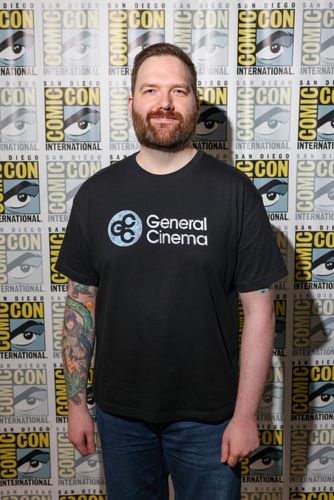 日本映画、アニメからの影響も！人気YouTuberが壮絶な実体験を昇華させたデビュー作『シェルビー・オークス』監督インタビュー映像