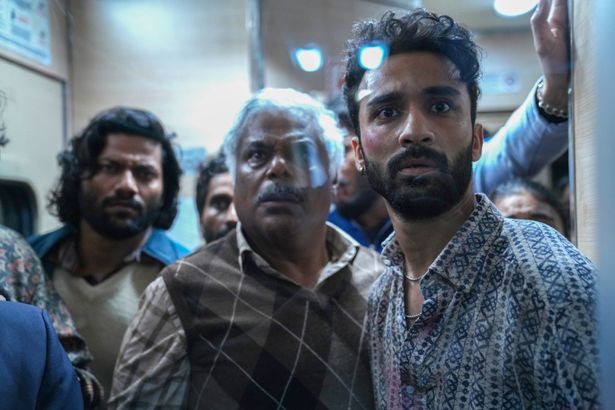 “超覚醒”したアムリトを見て、強盗団も思わずこの顔