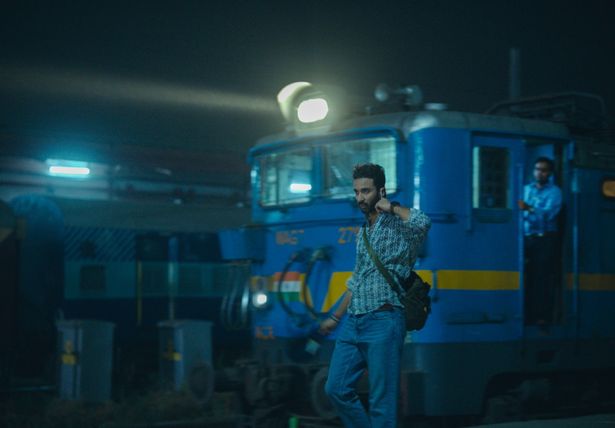 アムリトやトゥリカが乗る列車に、強盗団が忍び寄る…