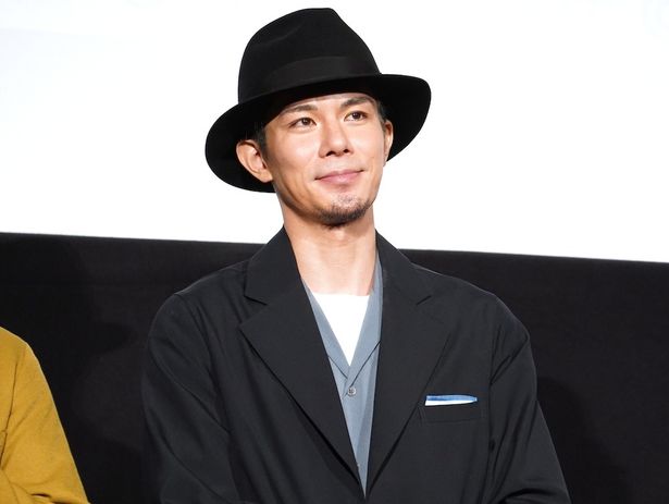 ハット姿で登壇した柿澤