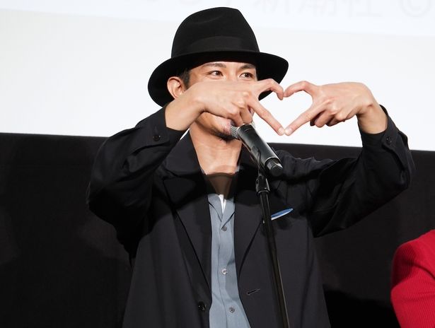 ハートマークを作る柿澤