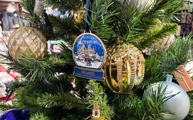 名シーンがデザインされたオーナメントで、映画の思い出がくっきりよみがえる