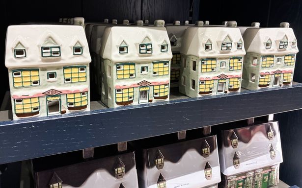 ハニーデュークスは、ホグズミードにあるお菓子屋さん