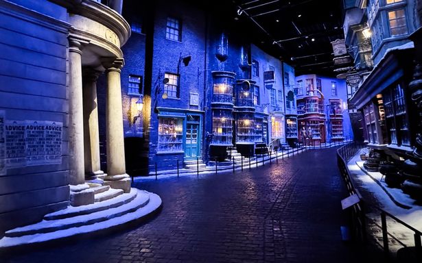 ダイアゴン横丁が雪景色に！