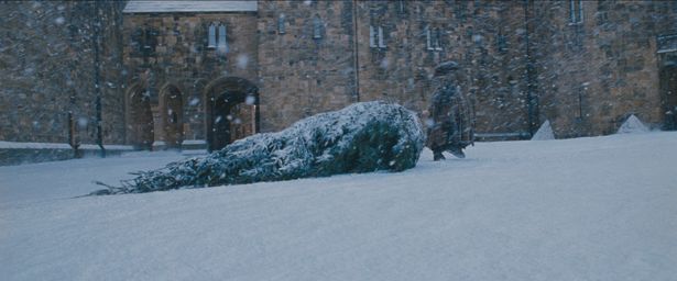 クリスマス休暇に残る生徒たちのために、先生たちは奮闘(『ハリー・ポッターと賢者の石』)