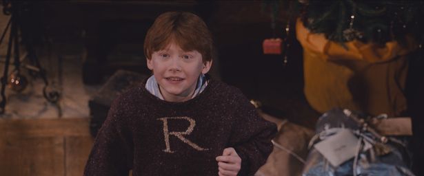 ロンは母モリーから手編みのセーターを贈ってもらった(『ハリー・ポッターと賢者の石』)