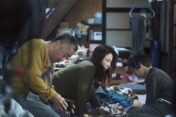 両親を事故で亡くし、叔母に引き取られて孤独に暮らす弱視を患う幸太