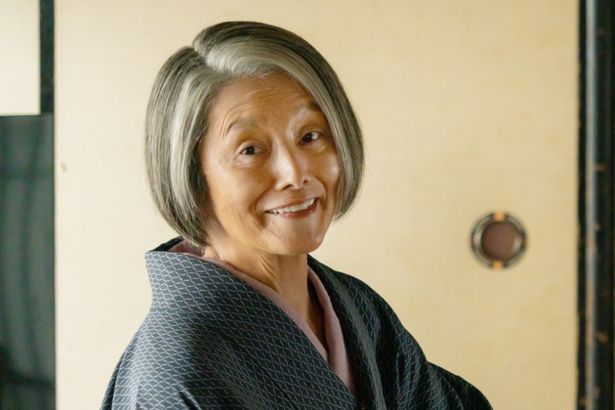 美空の良き理解者である祖母の花子役を夏木マリが演じる