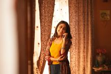 インド映画界の新ミューズ『KILL 超覚醒』ヒロイン役、ターニャ・マニクタラの場面写真が到着