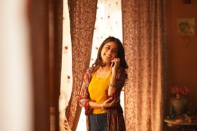 インド映画界の新ミューズ『KILL 超覚醒』ヒロイン役、ターニャ・マニクタラの場面写真が到着